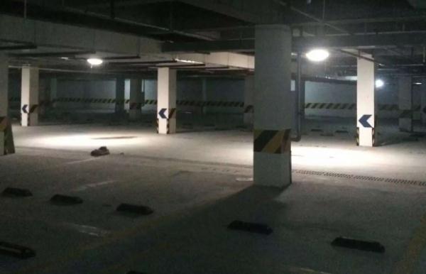 光導係統將陽光引進地下車庫