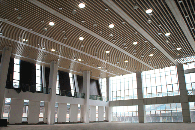 使用自然光照明係統的建築空間